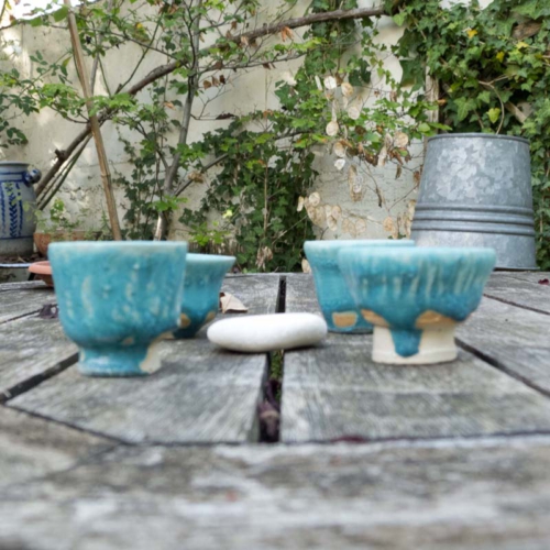 4 kleine Sakeschälchen, matte Türkisglasur, versch.ø, Höhe ca. 4,5 cm, 30€