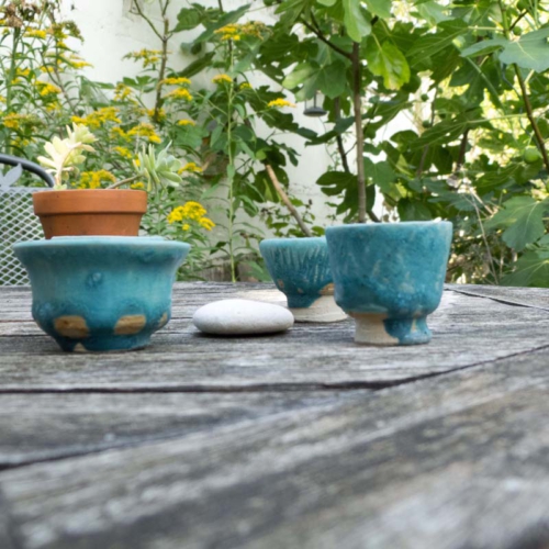 4 kleine Sakeschälchen, matte Türkisglasur, versch.ø, Höhe ca. 4,5 cm, 30€