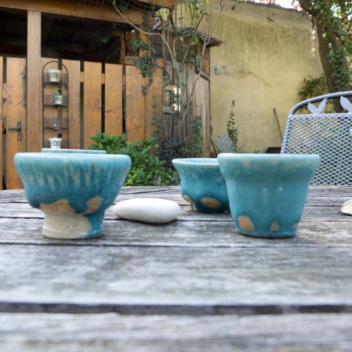 4 kleine Sakeschälchen, matte Türkisglasur, versch.ø, Höhe ca. 4,5 cm, 30€