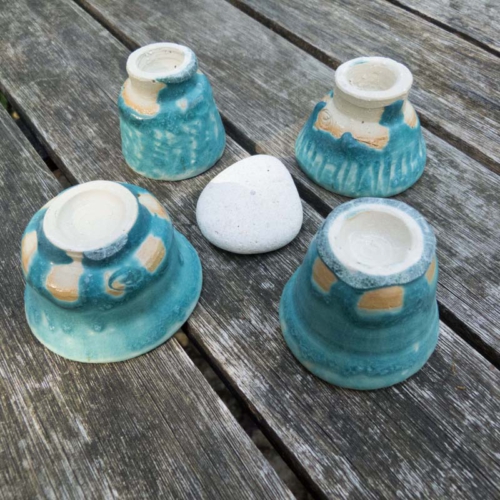 4 kleine Sakeschälchen, matte Türkisglasur, versch.ø, Höhe ca. 4,5 cm, 30€