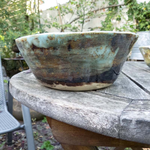 grosse wilde Schale, Temmoku mit Türkis und Transparent, ø 21cm, Höhe 8,5cm, 40€